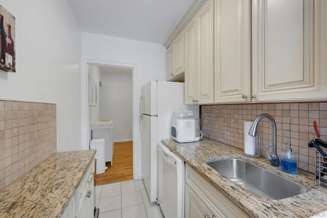 253 Garth Road 2J, Scarsdale, NY 10583