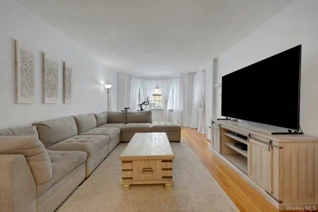 253 Garth Road 2J, Scarsdale, NY 10583