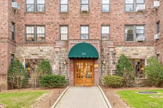 253 Garth Road 2J, Scarsdale, NY 10583