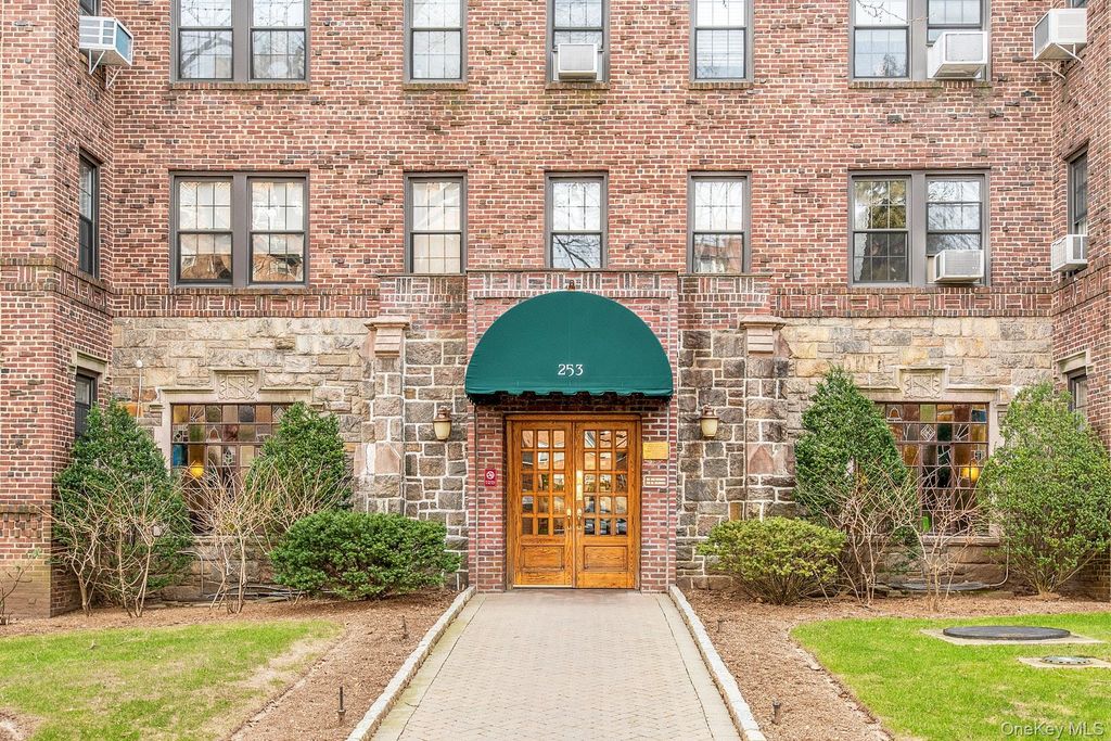 253 Garth Road 2J, Scarsdale, NY 10583