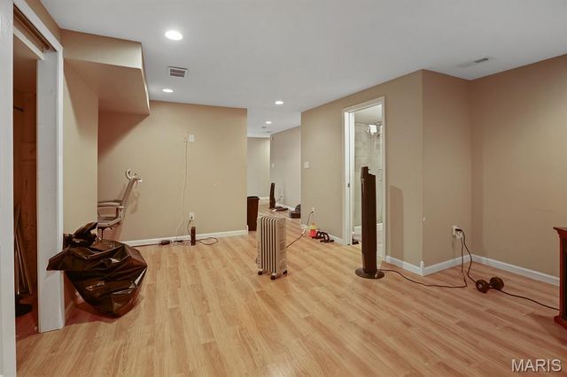 2741 Chippewa Street, St Louis, MO 63118