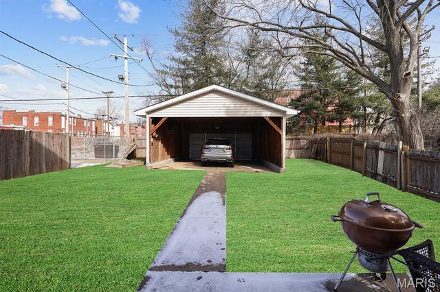 2741 Chippewa Street, St Louis, MO 63118