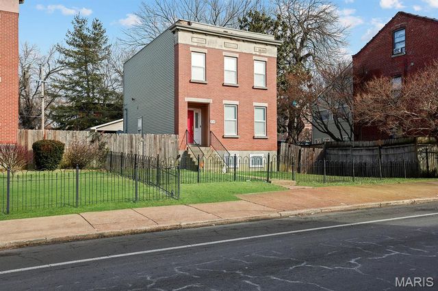 2741 Chippewa Street, St Louis, MO 63118