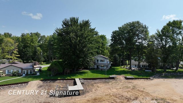 7 E Lakeshore Drive, Tobacco Twp, MI 48628