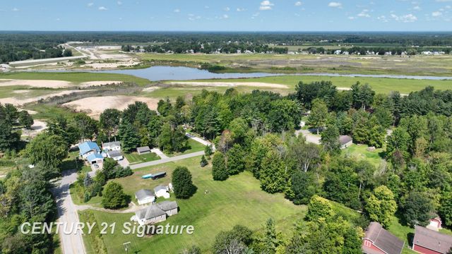 7 E Lakeshore Drive, Tobacco Twp, MI 48628