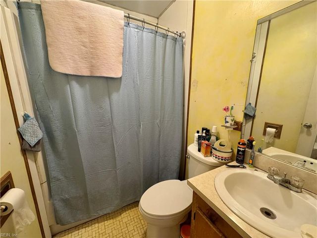 131 Messick RD, Poquoson, VA 23662