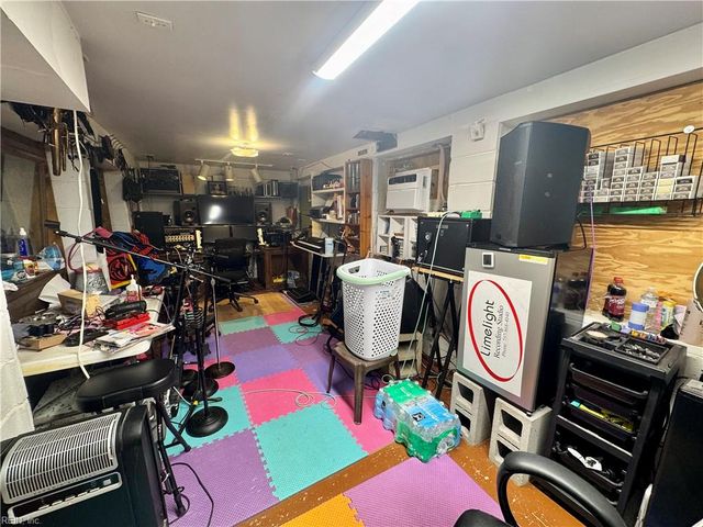 131 Messick RD, Poquoson, VA 23662