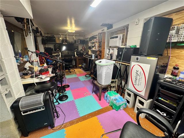 131 Messick RD, Poquoson, VA 23662