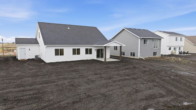 7006 65th Street S, Horace, ND 58047