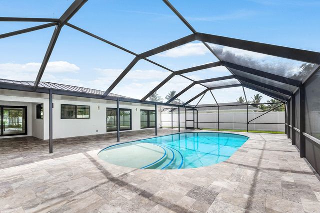 111 FAIRVIEW W, Tequesta, FL 33469