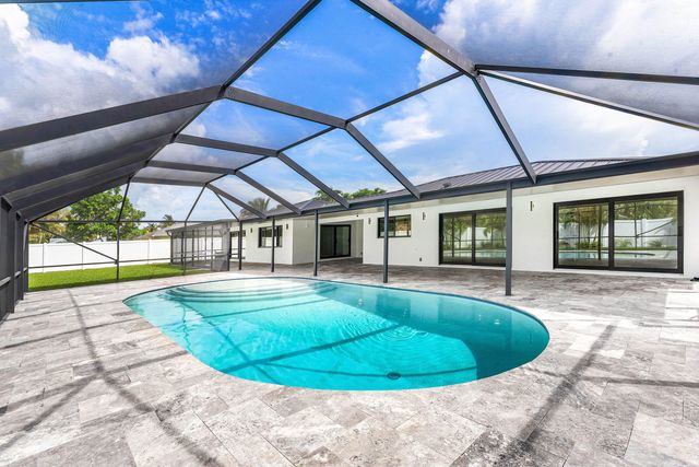 111 FAIRVIEW W, Tequesta, FL 33469