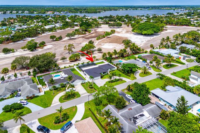 111 FAIRVIEW W, Tequesta, FL 33469