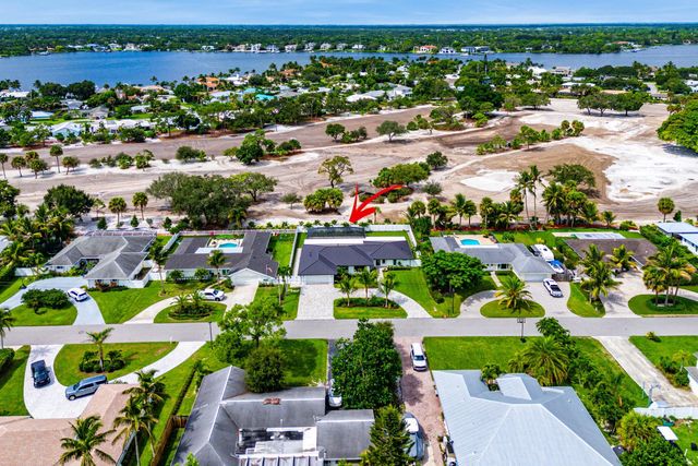 111 FAIRVIEW W, Tequesta, FL 33469
