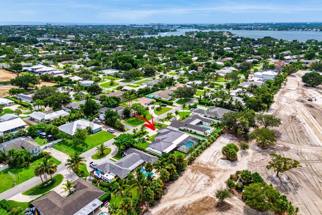 111 FAIRVIEW W, Tequesta, FL 33469