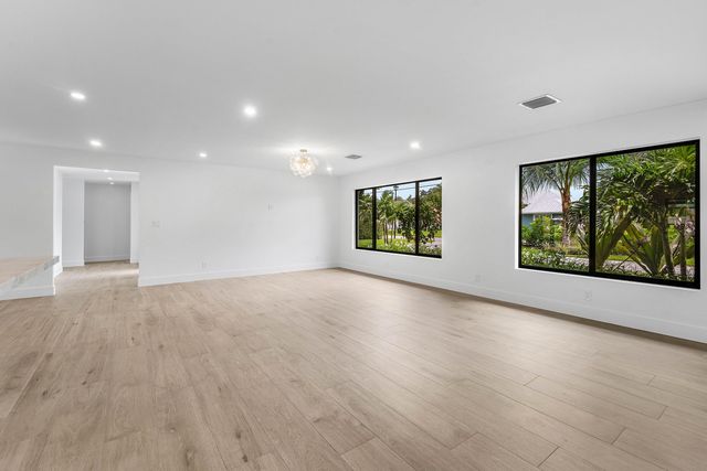 111 FAIRVIEW W, Tequesta, FL 33469