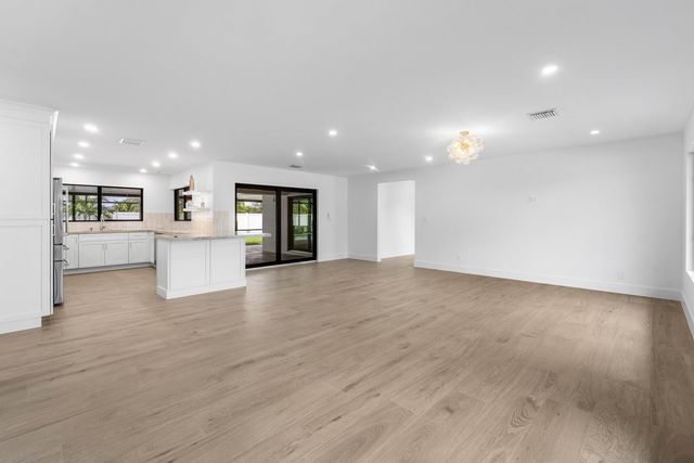 111 FAIRVIEW W, Tequesta, FL 33469