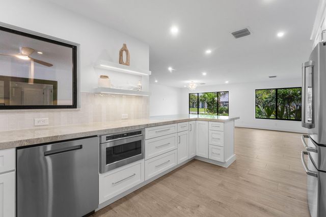 111 FAIRVIEW W, Tequesta, FL 33469