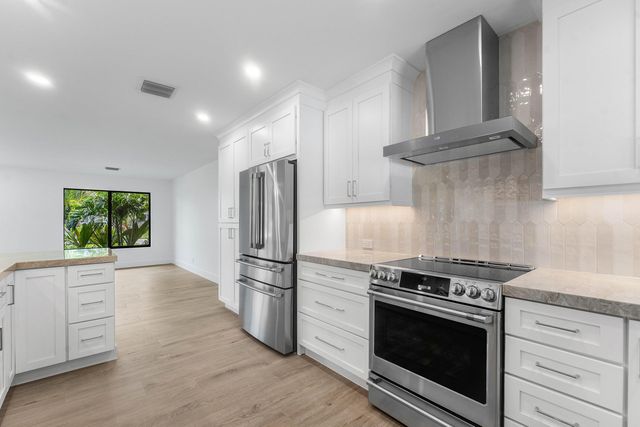 111 FAIRVIEW W, Tequesta, FL 33469