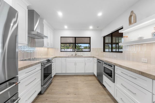 111 FAIRVIEW W, Tequesta, FL 33469