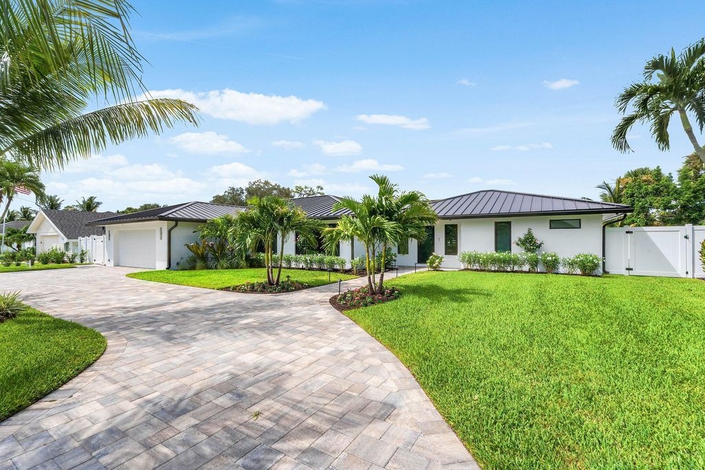 111 FAIRVIEW W, Tequesta, FL 33469