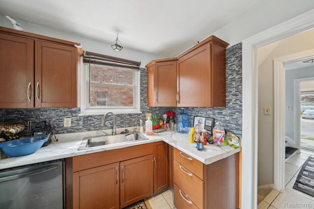 15032 SNOWDEN Street, Detroit, MI 48227