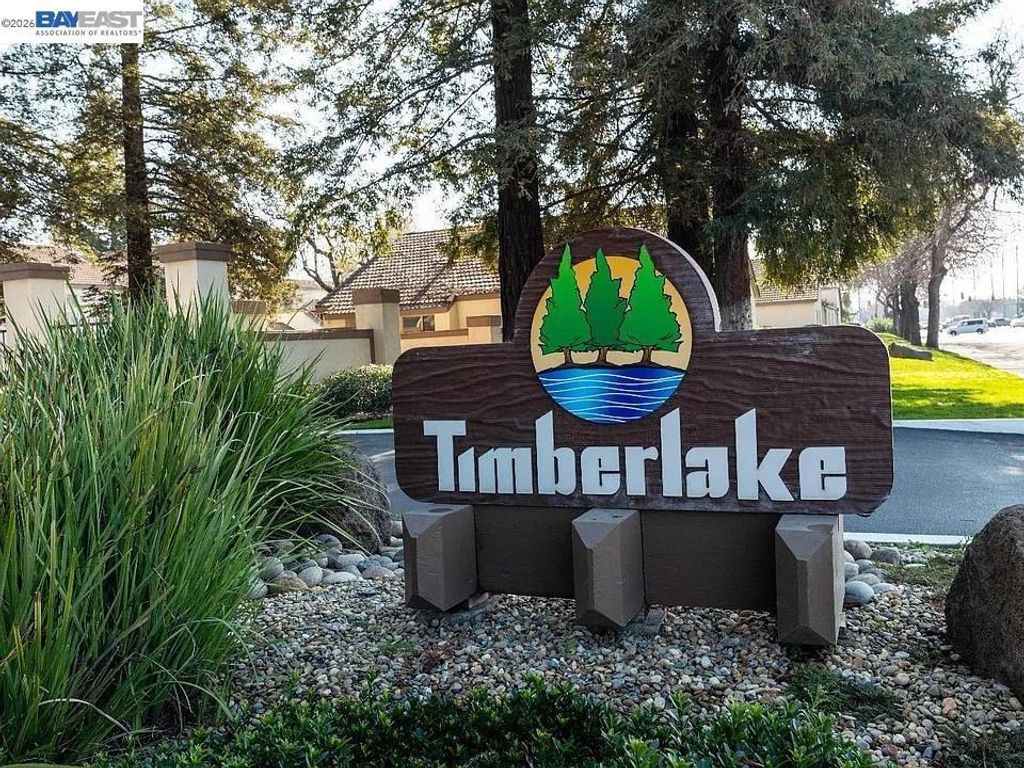 Image 2 of property listing at 3701 Colonial Dr 36, Modesto, CA 95356