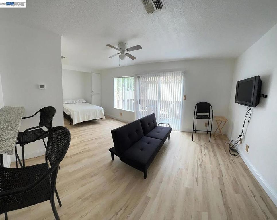 Image 6 of property listing at 3701 Colonial Dr 36, Modesto, CA 95356