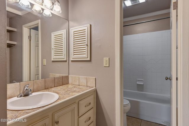 220 Doucet Road 207-A, Lafayette, LA 70503