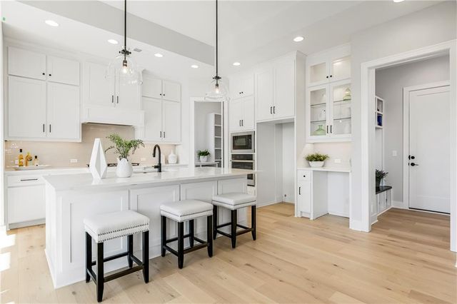 3352 W 133rd Terrace, Leawood, KS 66209