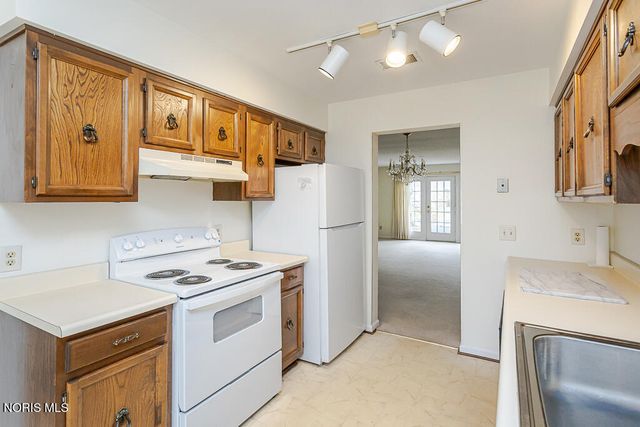 5 Olde Orchard Drive, Perrysburg, OH 43551