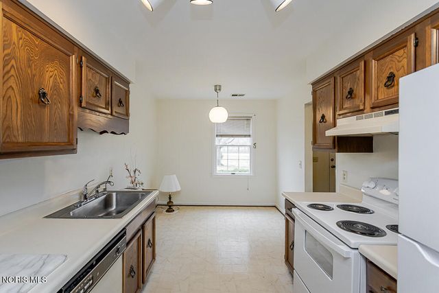 5 Olde Orchard Drive, Perrysburg, OH 43551