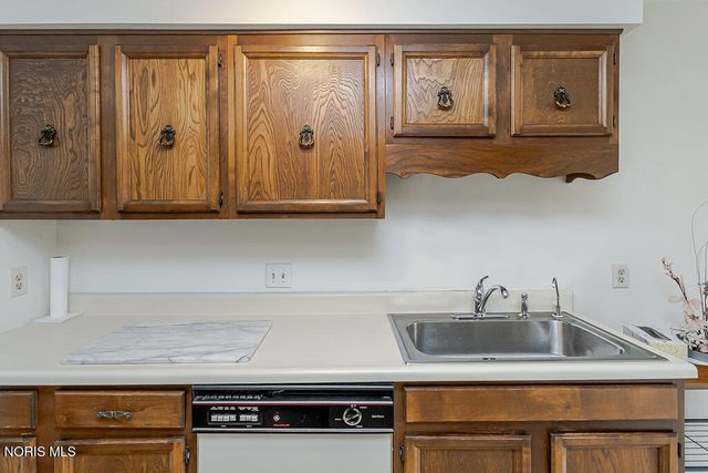 5 Olde Orchard Drive, Perrysburg, OH 43551