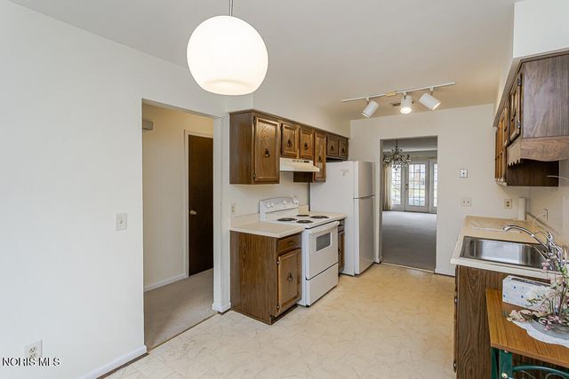 5 Olde Orchard Drive, Perrysburg, OH 43551