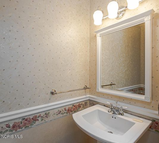 5 Olde Orchard Drive, Perrysburg, OH 43551