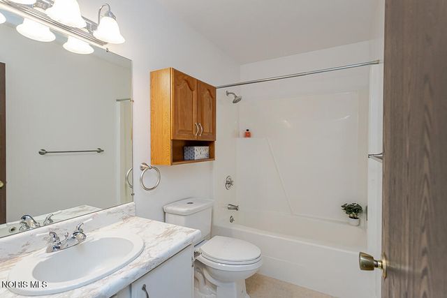 5 Olde Orchard Drive, Perrysburg, OH 43551