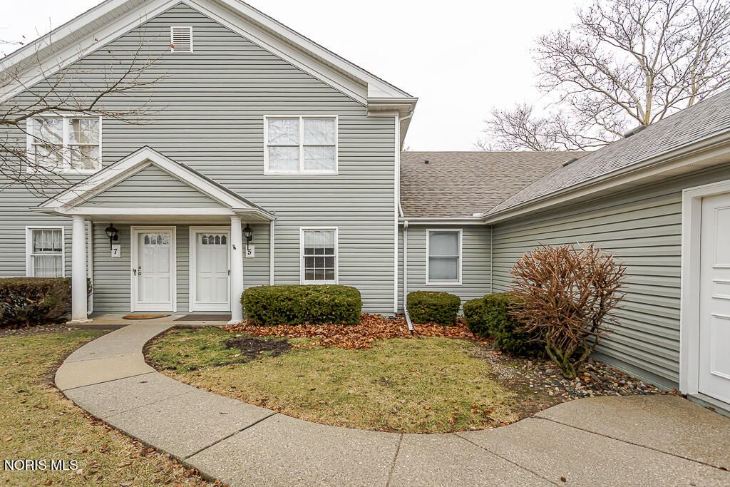 5 Olde Orchard Drive, Perrysburg, OH 43551