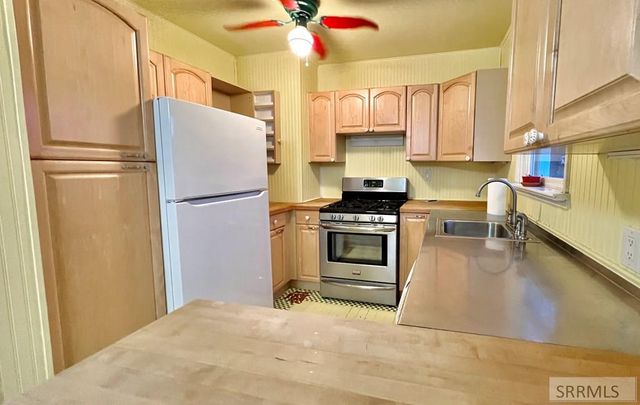 498 9th Street, Idaho Falls, ID 83404