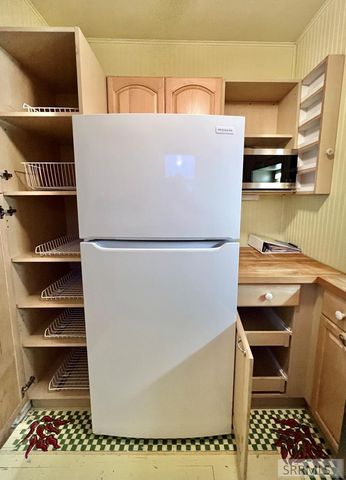 498 9th Street, Idaho Falls, ID 83404