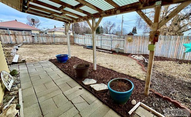 498 9th Street, Idaho Falls, ID 83404