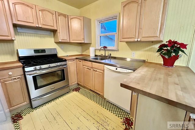 498 9th Street, Idaho Falls, ID 83404