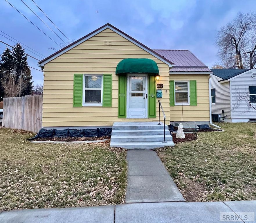 Image 1 of property listing at 498 9th Street, Idaho Falls, ID 83404