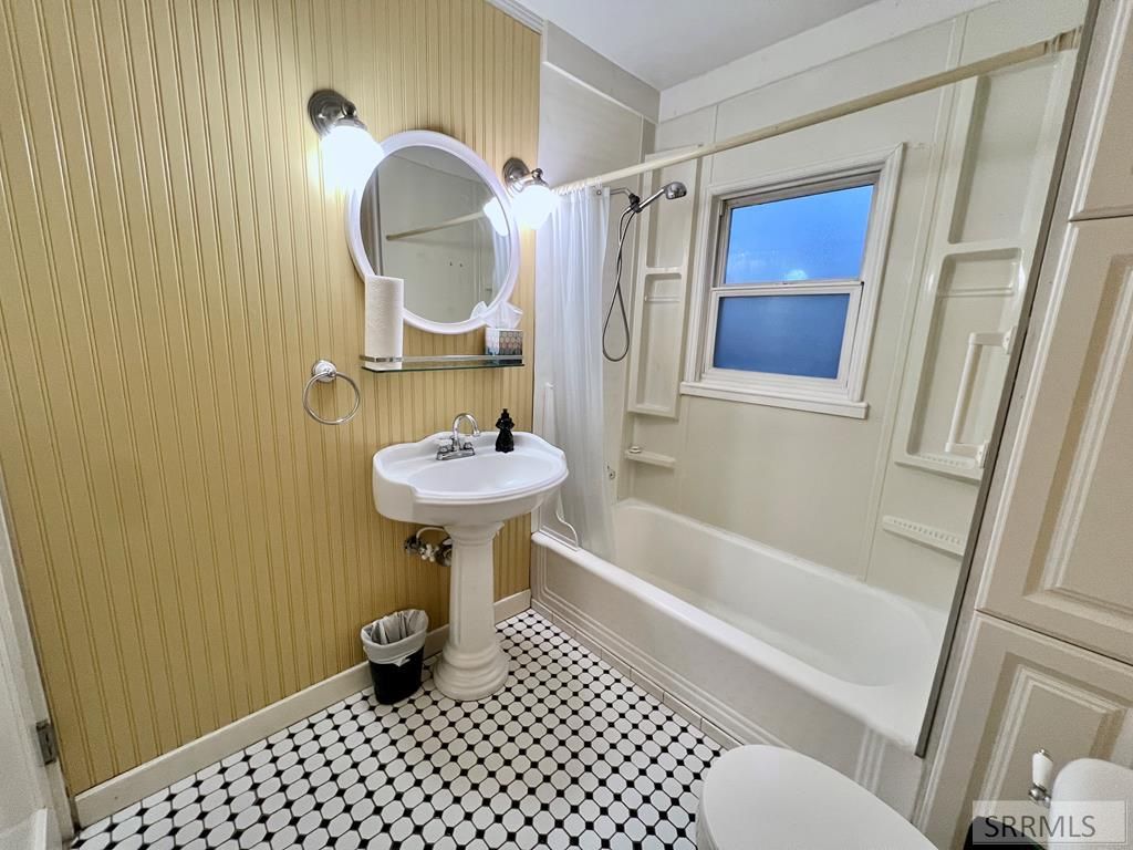 Image 18 of property listing at 498 9th Street, Idaho Falls, ID 83404