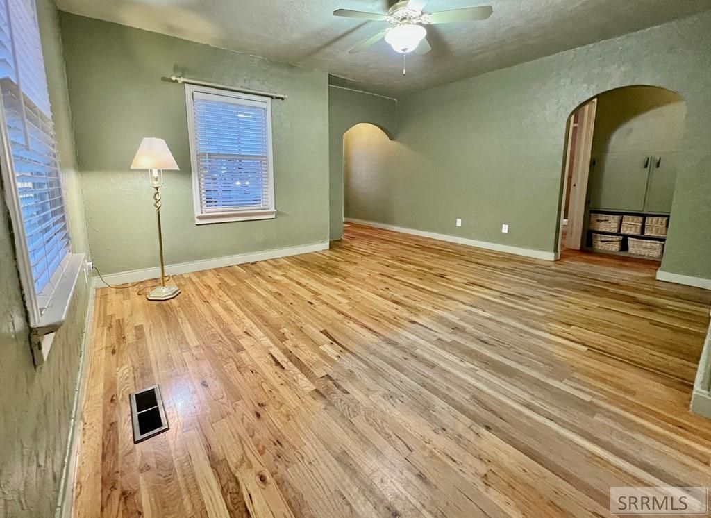 Image 4 of property listing at 498 9th Street, Idaho Falls, ID 83404