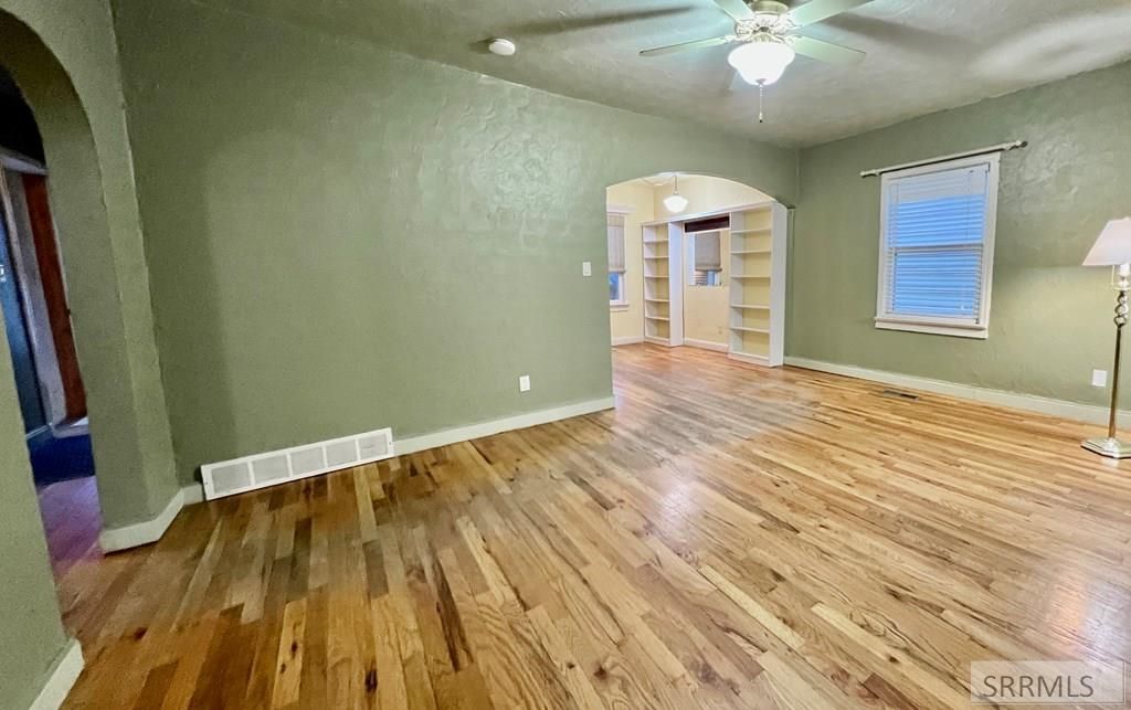 Image 5 of property listing at 498 9th Street, Idaho Falls, ID 83404