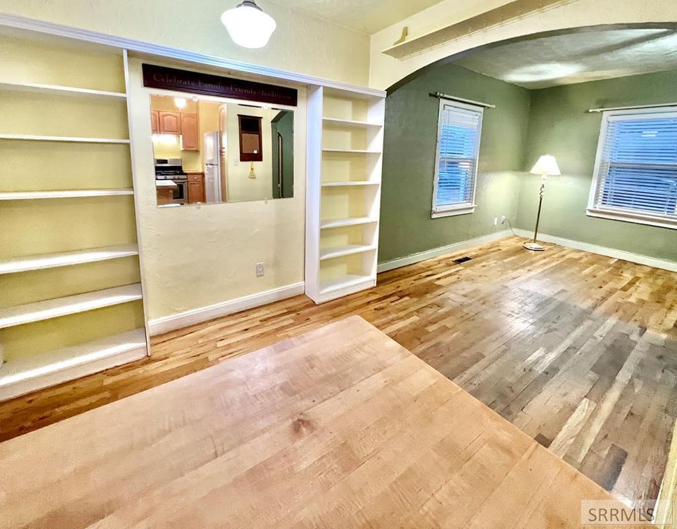 Image 6 of property listing at 498 9th Street, Idaho Falls, ID 83404