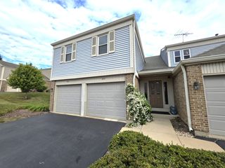 205 Auburn Court 205, St. Charles, IL 60174
