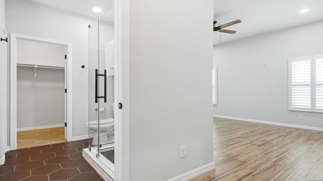 728 Crestview, Floresville, TX 78114