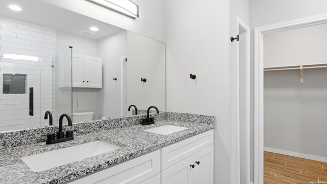 728 Crestview, Floresville, TX 78114