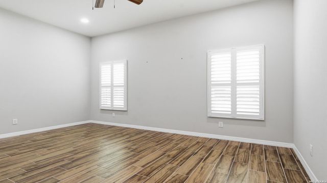 728 Crestview, Floresville, TX 78114