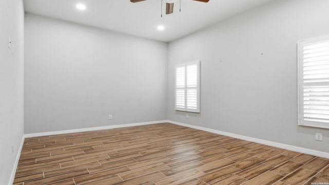 728 Crestview, Floresville, TX 78114